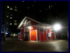 Toronto by night 23 - Beaver Tails, Pier 6